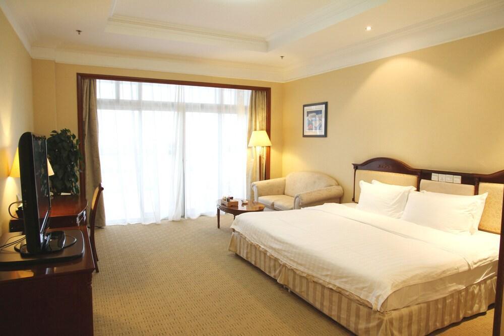 Xiamen International Seaside Hotel -Hotel Corridor Leads To The Stone Exhibition Hall Exterior photo