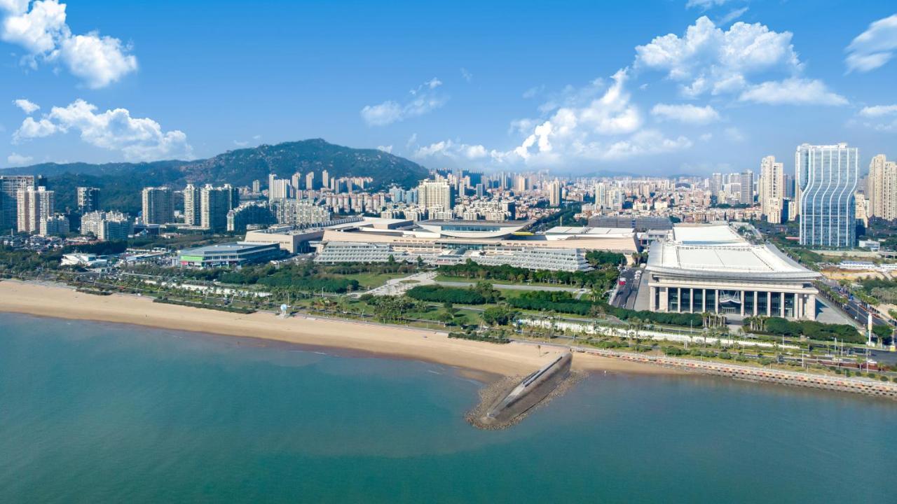 Xiamen International Seaside Hotel -Hotel Corridor Leads To The Stone Exhibition Hall Exterior photo