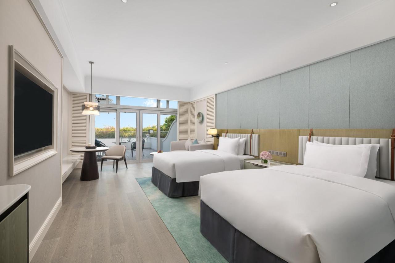 Xiamen International Seaside Hotel -Hotel Corridor Leads To The Stone Exhibition Hall Exterior photo