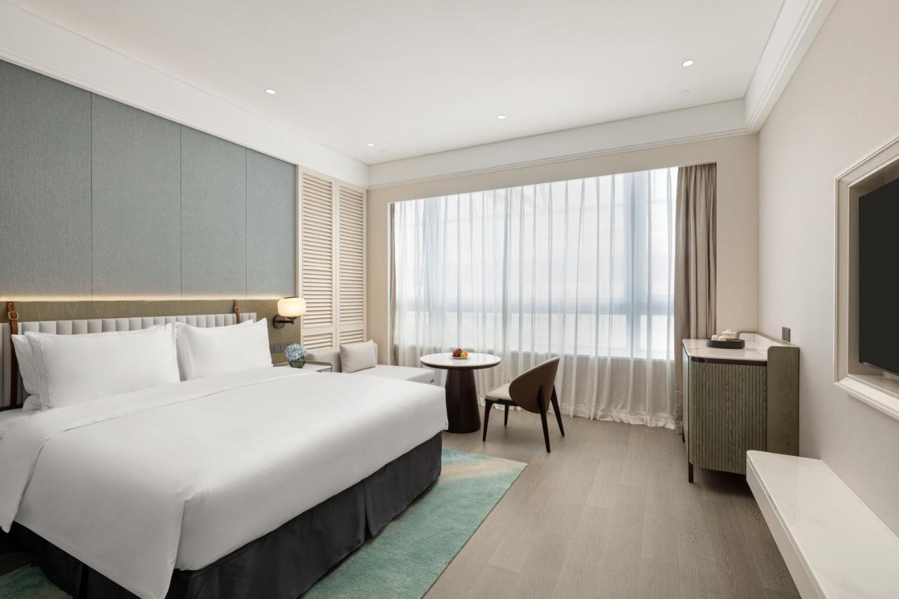 Xiamen International Seaside Hotel -Hotel Corridor Leads To The Stone Exhibition Hall Exterior photo