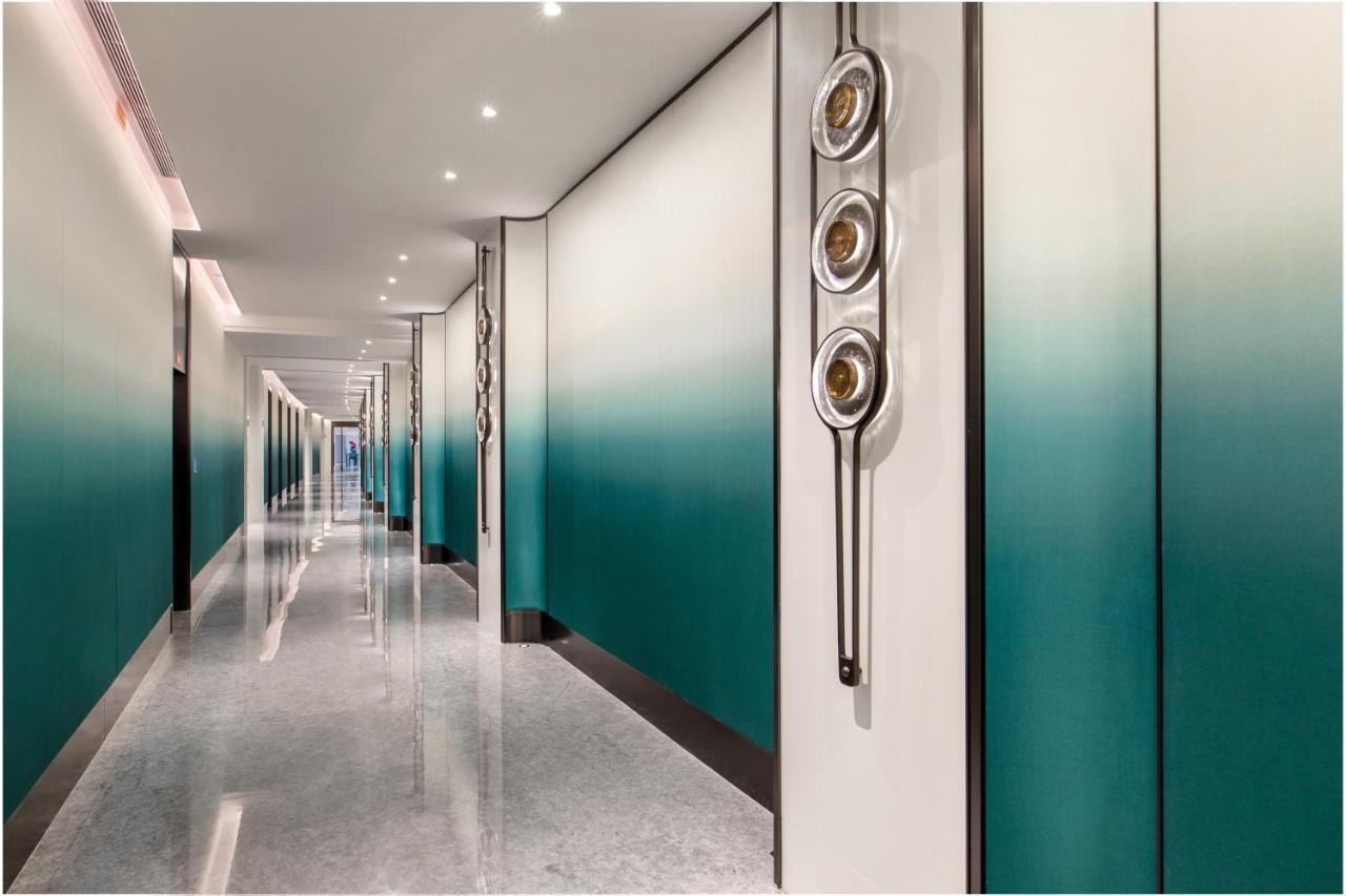 Xiamen International Seaside Hotel -Hotel Corridor Leads To The Stone Exhibition Hall Exterior photo