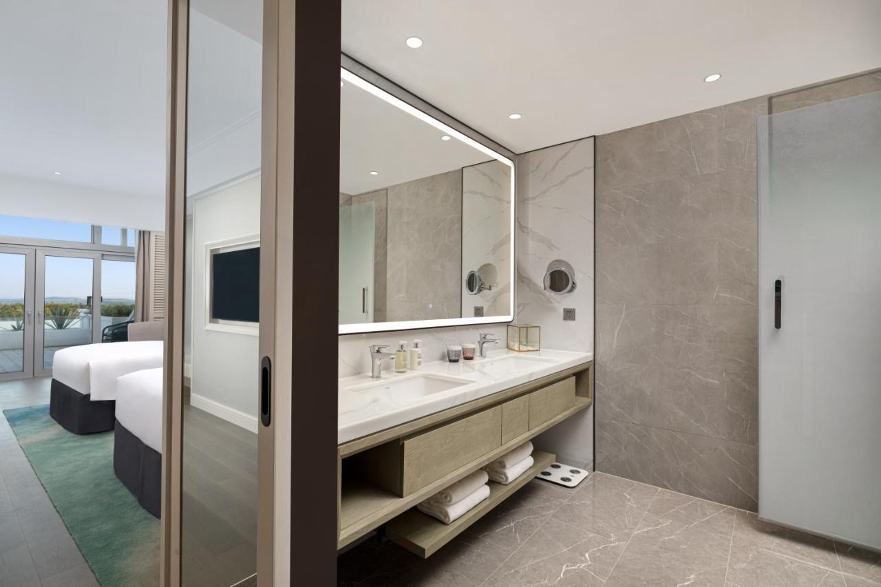 Xiamen International Seaside Hotel -Hotel Corridor Leads To The Stone Exhibition Hall Exterior photo