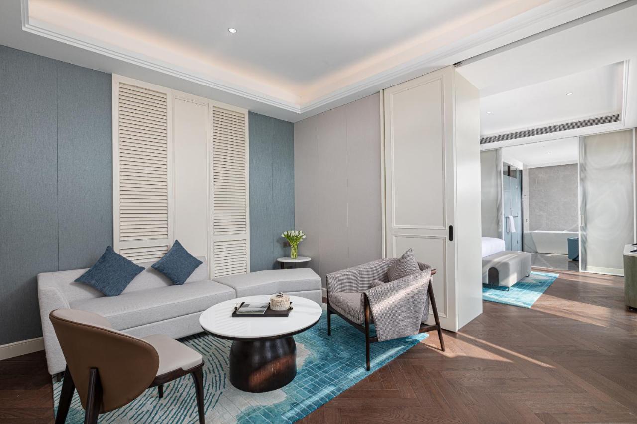 Xiamen International Seaside Hotel -Hotel Corridor Leads To The Stone Exhibition Hall Exterior photo