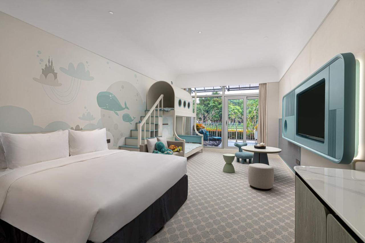 Xiamen International Seaside Hotel -Hotel Corridor Leads To The Stone Exhibition Hall Exterior photo