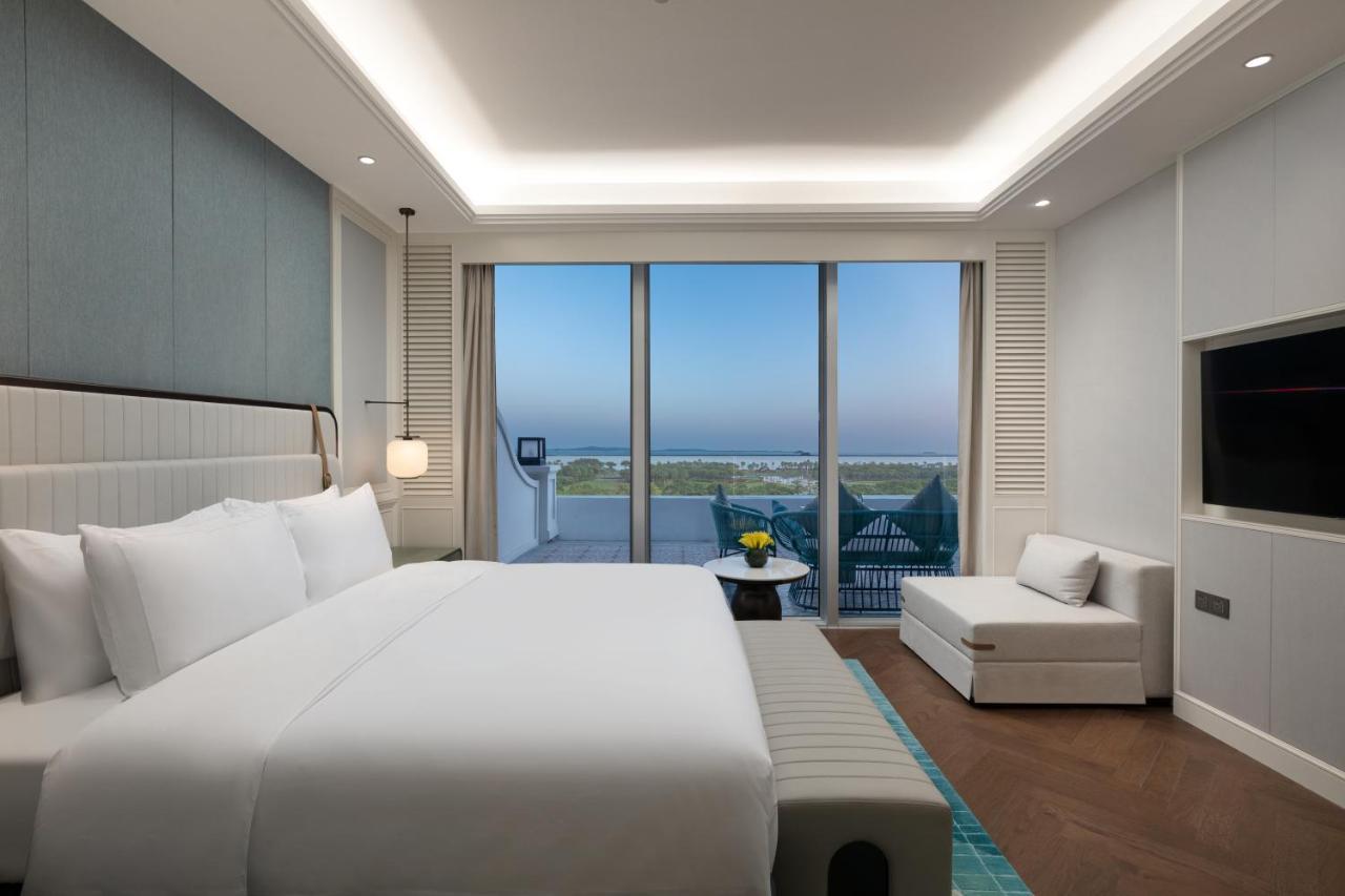 Xiamen International Seaside Hotel -Hotel Corridor Leads To The Stone Exhibition Hall Exterior photo