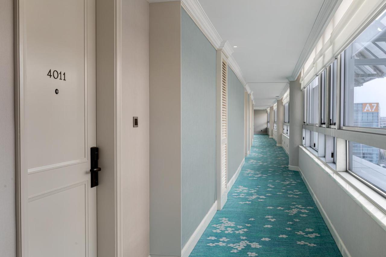 Xiamen International Seaside Hotel -Hotel Corridor Leads To The Stone Exhibition Hall Exterior photo