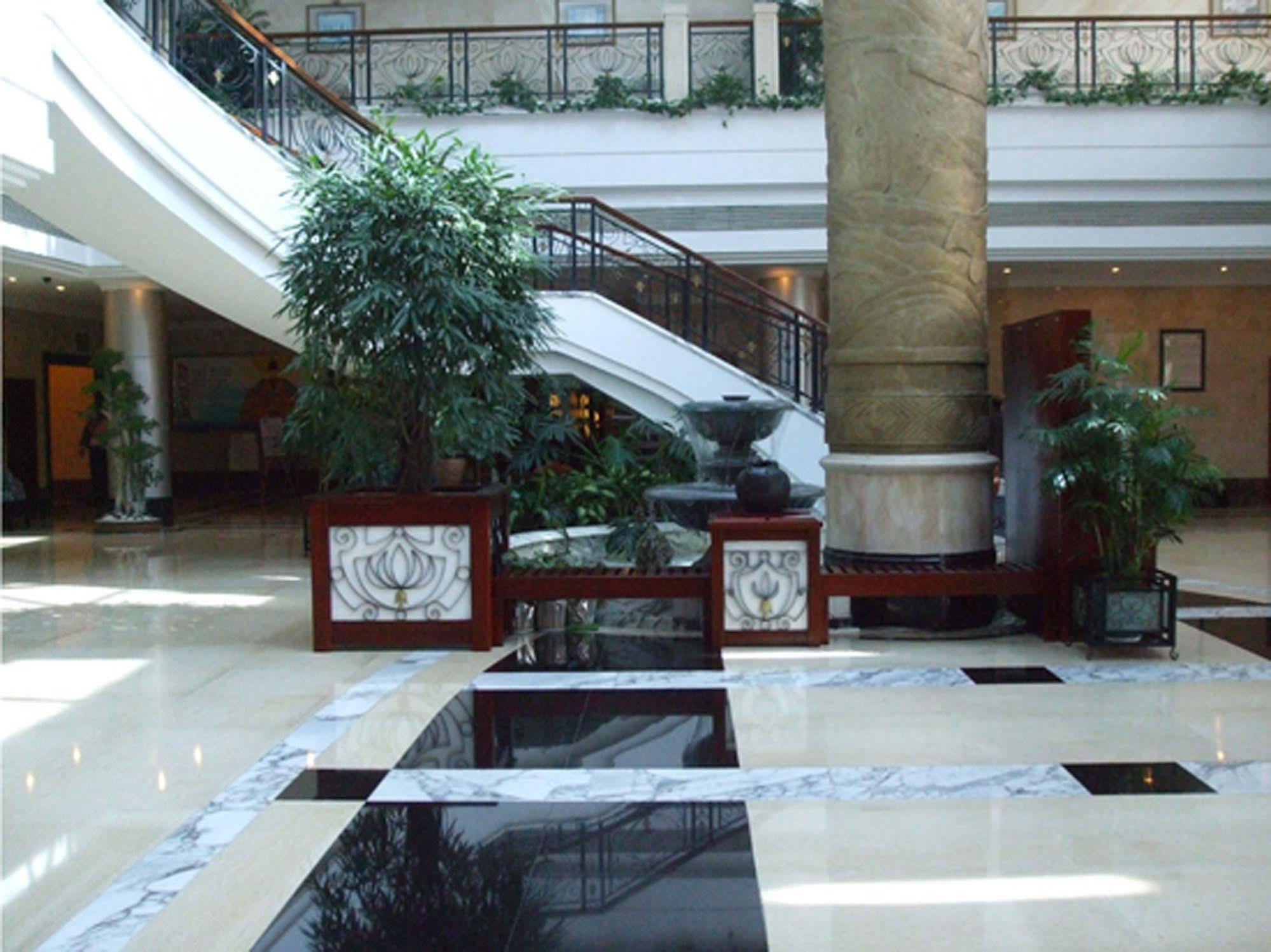 Xiamen International Seaside Hotel -Hotel Corridor Leads To The Stone Exhibition Hall Exterior photo