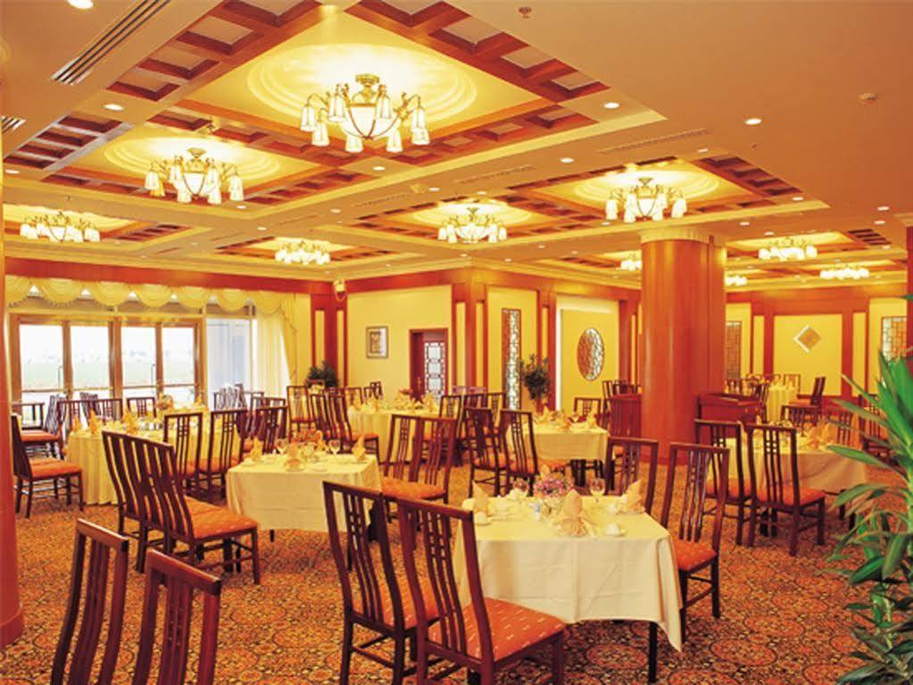 Xiamen International Seaside Hotel -Hotel Corridor Leads To The Stone Exhibition Hall Exterior photo