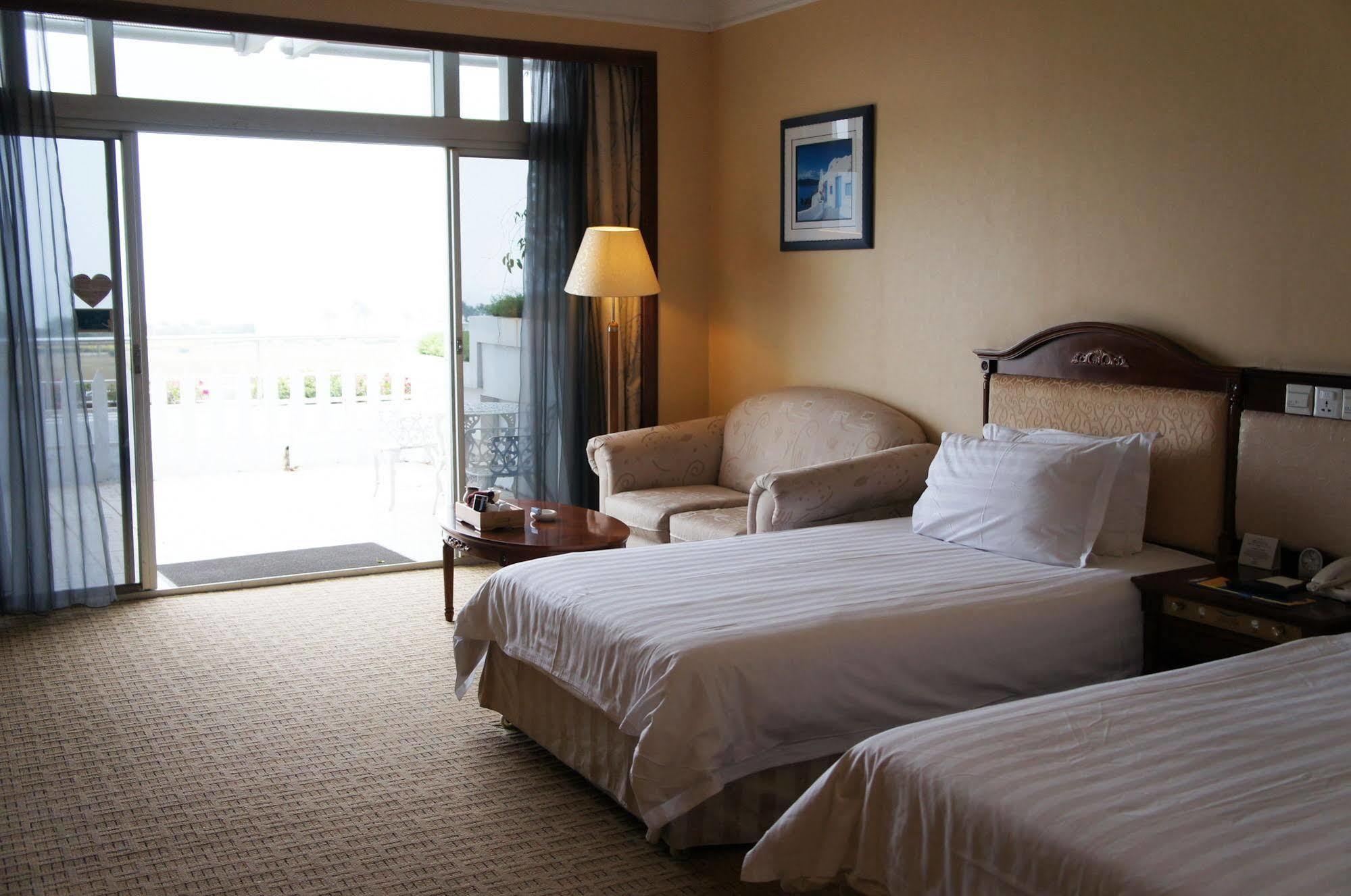 Xiamen International Seaside Hotel -Hotel Corridor Leads To The Stone Exhibition Hall Exterior photo