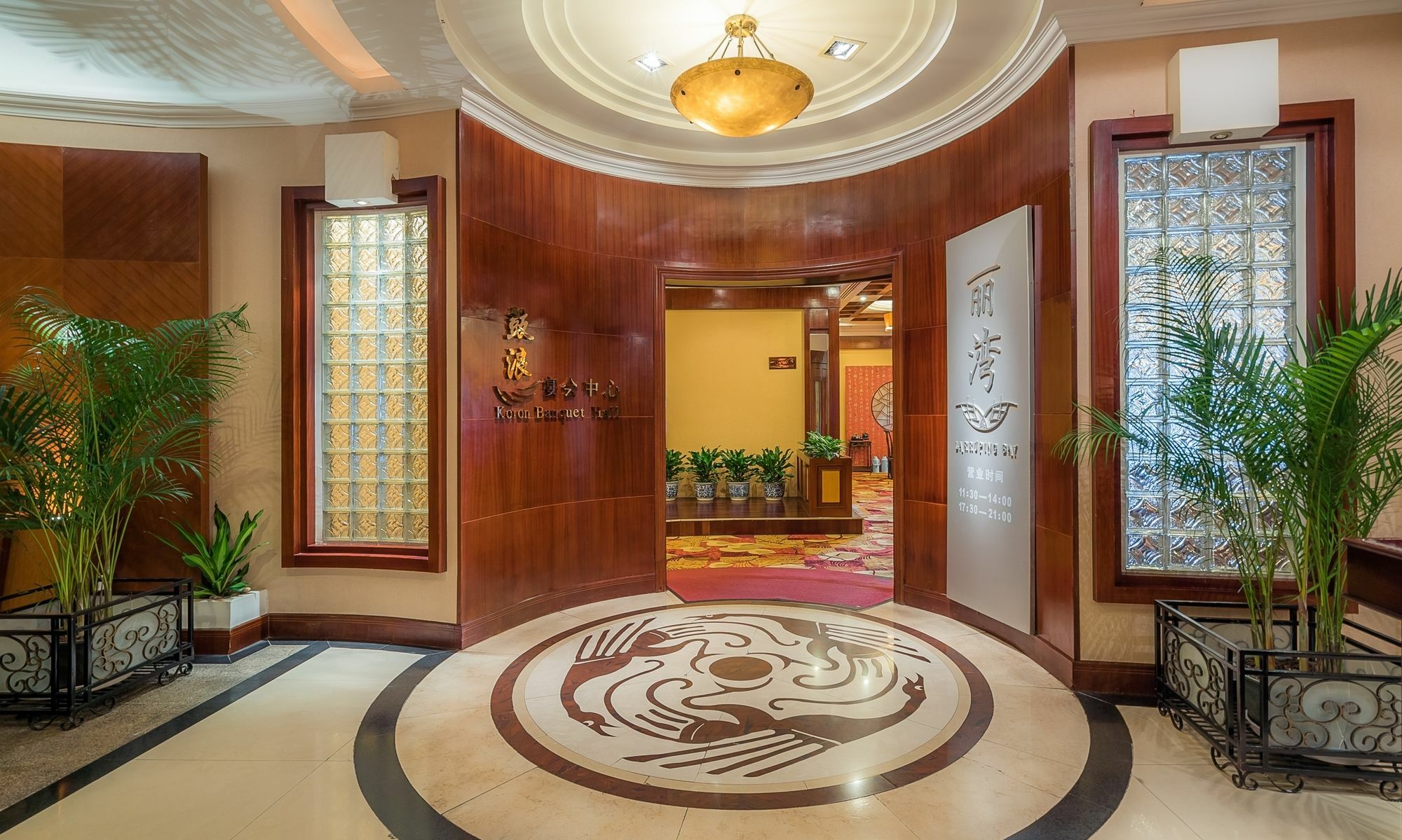 Xiamen International Seaside Hotel -Hotel Corridor Leads To The Stone Exhibition Hall Exterior photo